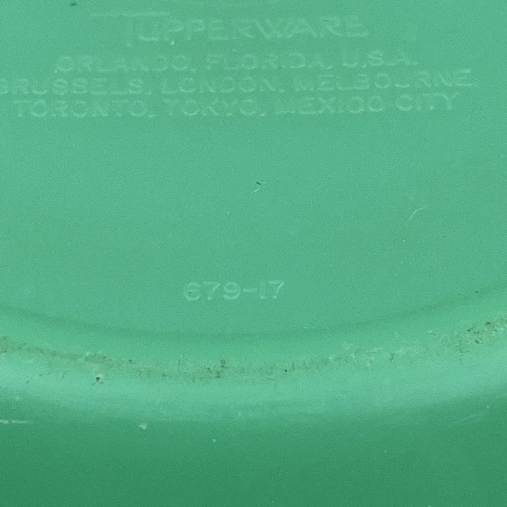 Vintage Tupperware Crisp-It #679-9 Jadite Lettuce Keeper Crisper No Lid No Spike
